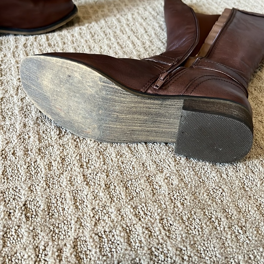 Steve Madden tall boots, like new size 7.5. - Picture 2 of 4